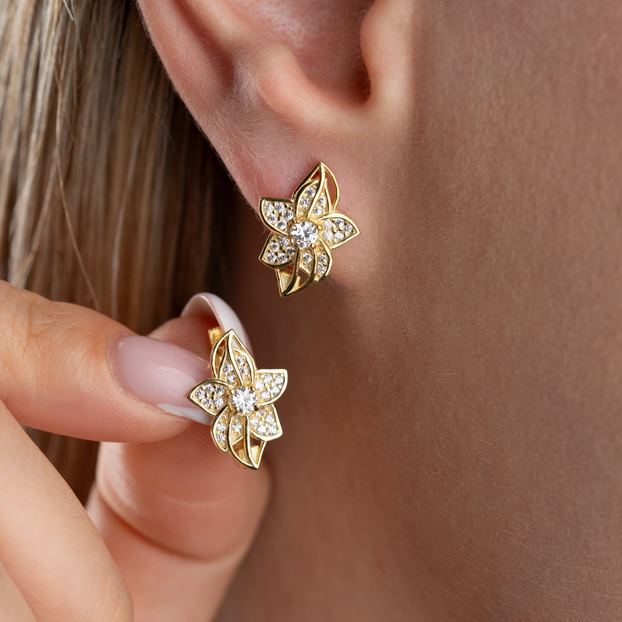 MINIMALISTISCHE BLUME MIT
 OHRRINGE | 925 SILBER