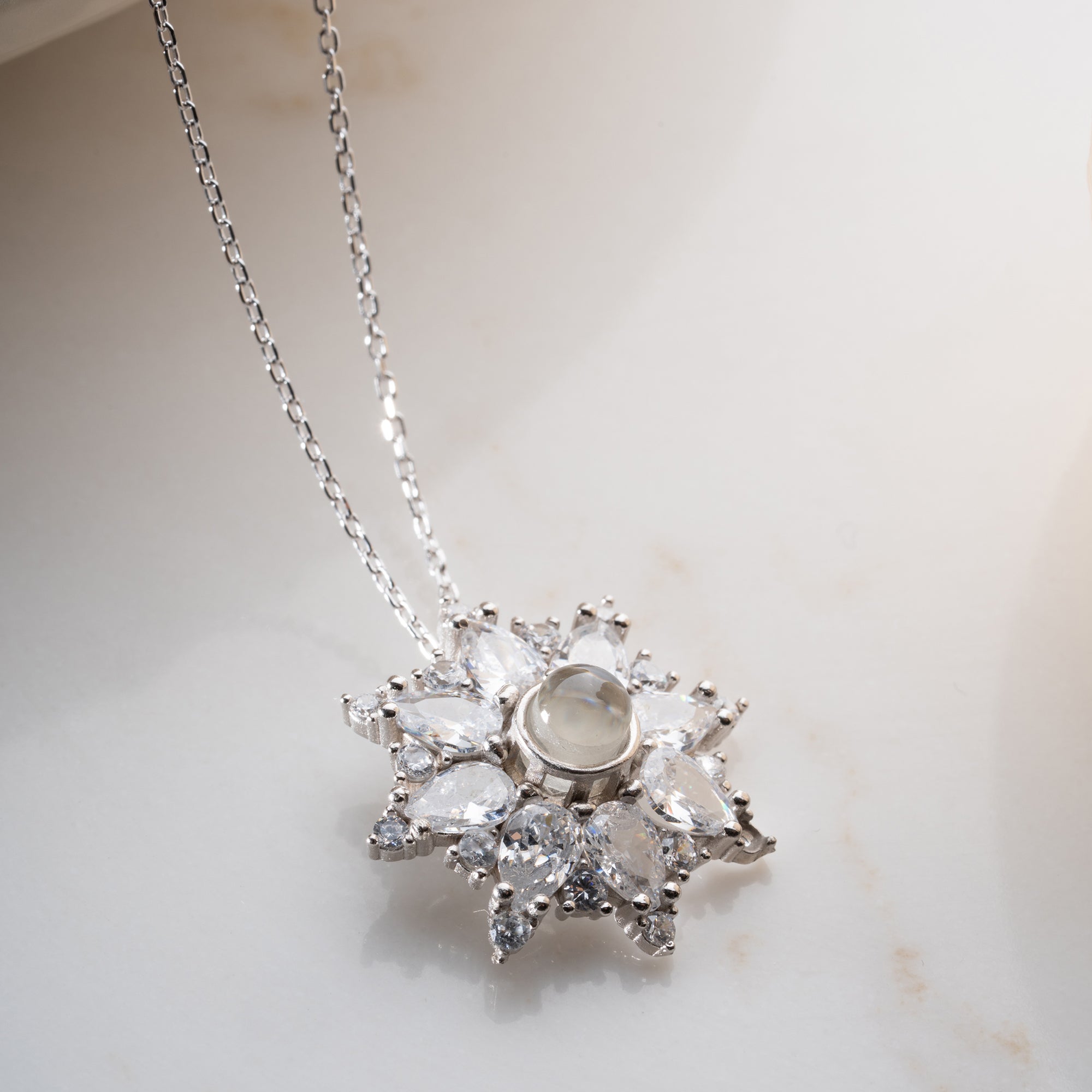 KRISTALL LOTUS KETTE aus 925 Silber - Eleganter Halskette - AURIME