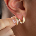 Elegante GUSO Ohrringe aus 925 Silber von AURIME, detailreiche silberne Ohrschmuck mit filigranen Mustern.