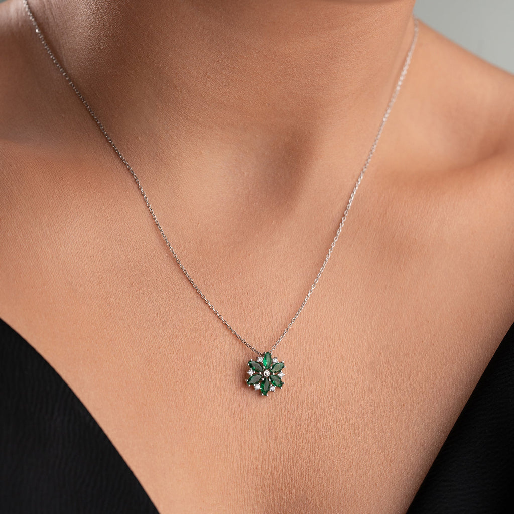 BLUME MIT GRÜNEM STEIN HALSKETTE | 925 SILBER