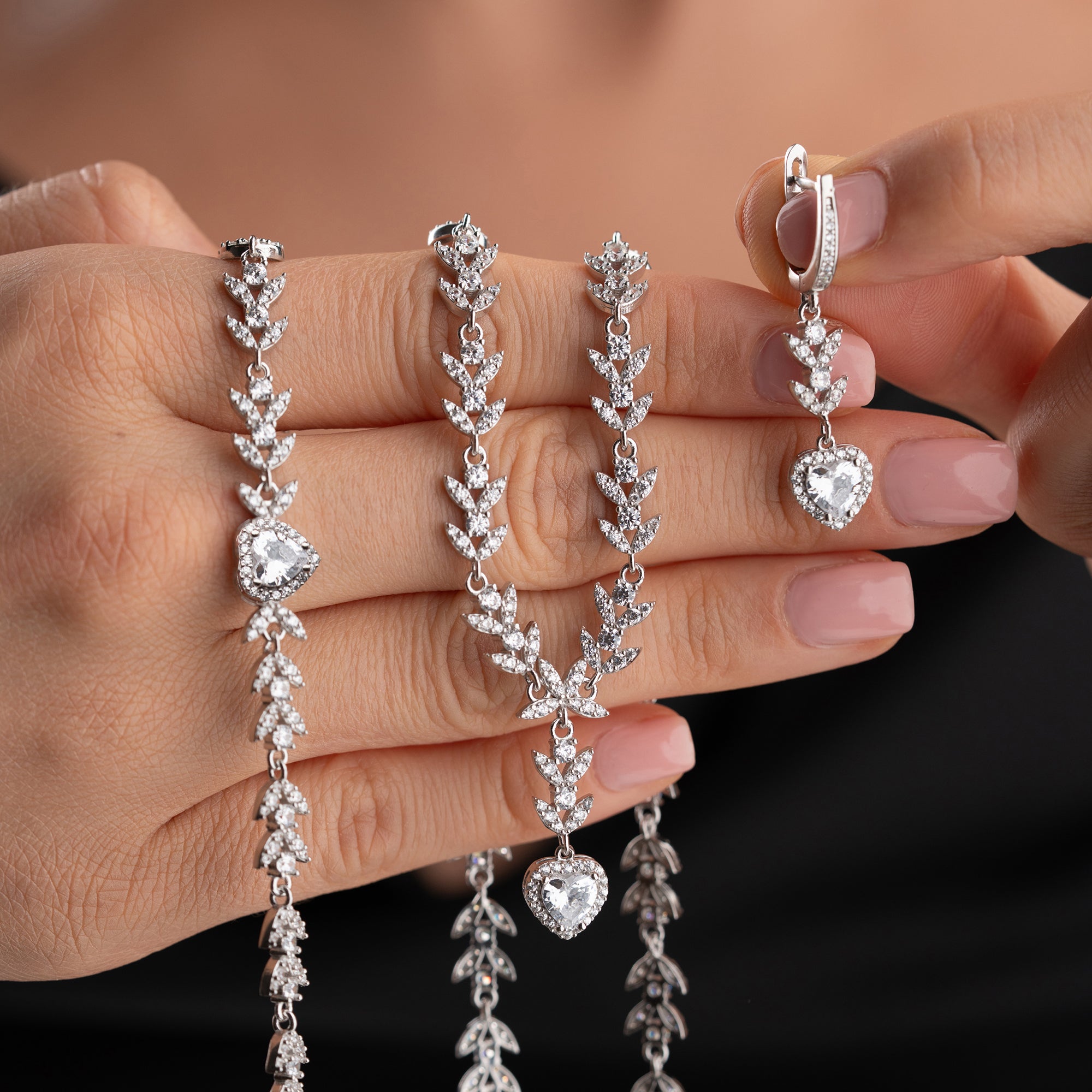 HÄNGENDES HERZ MIT STEIN SET | 925 SILBER