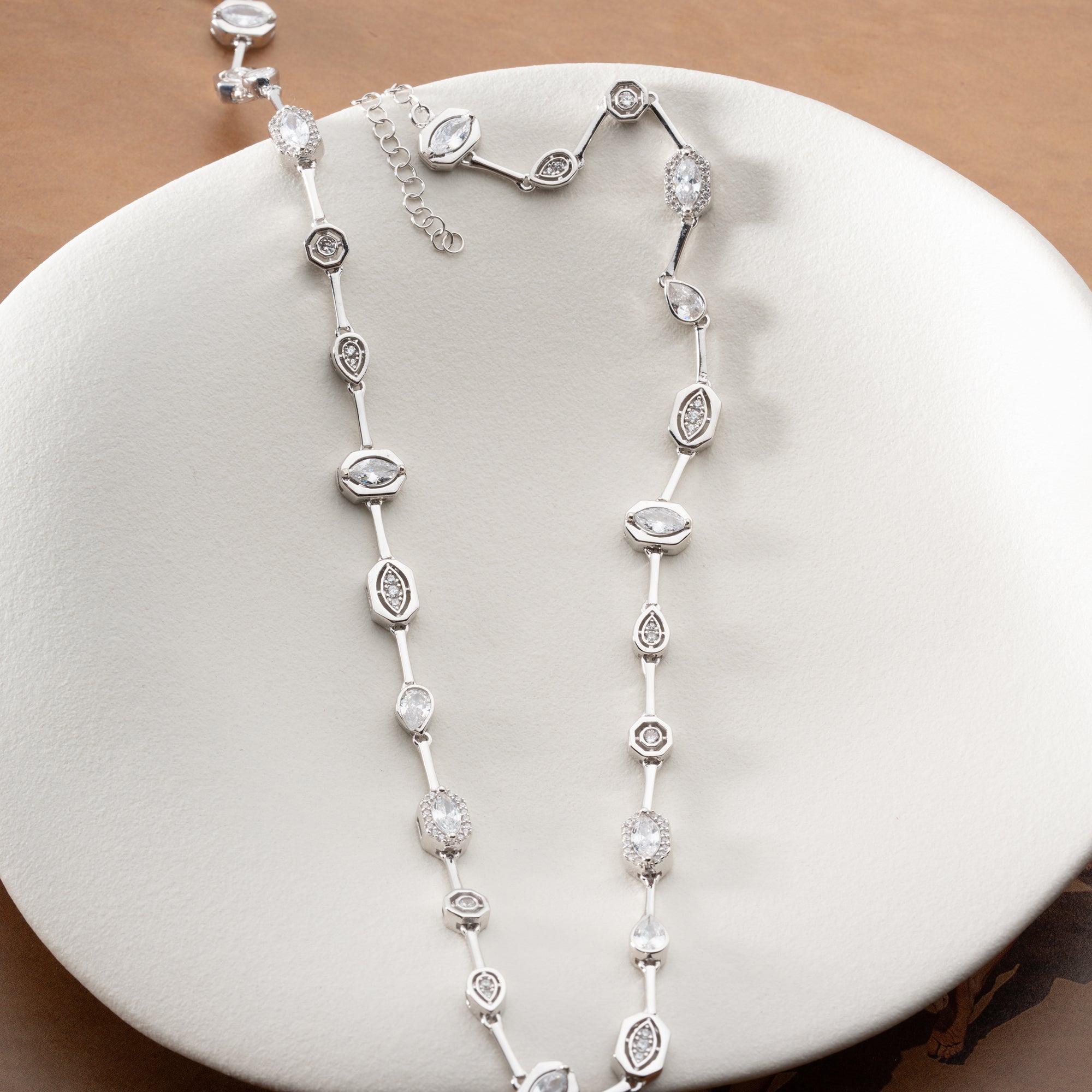 WEISSE BIJOU HALSKETTE aus 925 Silber - Eleganter Halskette - AURIME