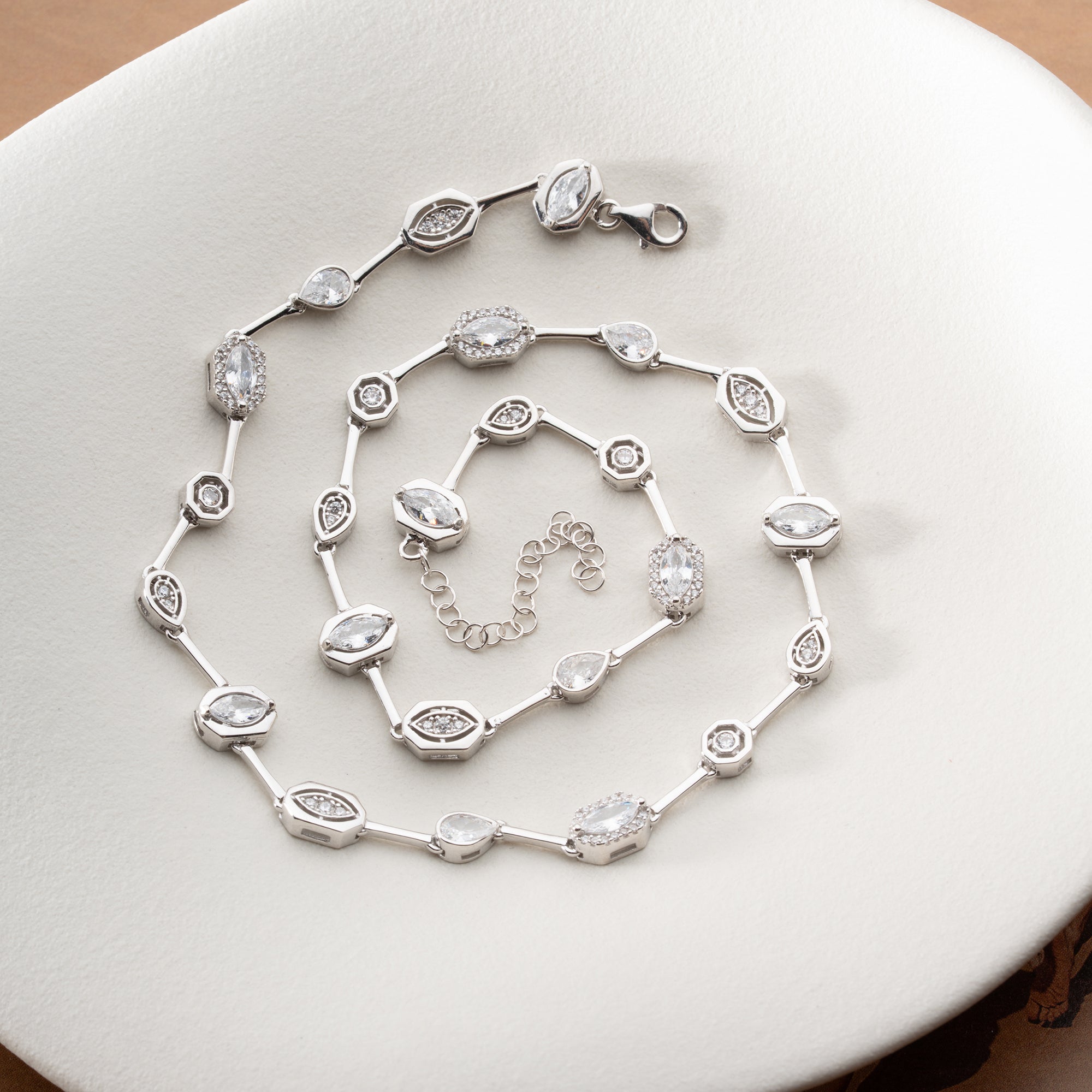 WEISSE BIJOU HALSKETTE aus 925 Silber - Eleganter Halskette - AURIME