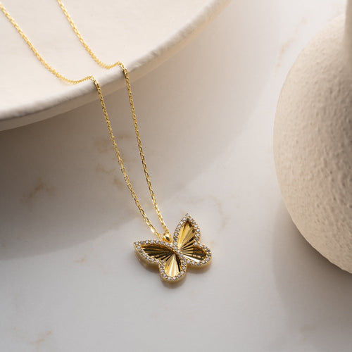 Silberne Butterfly Shine Halskette aus 925 Silber von Aurime, detailreiche Kette mit Schmetterlingsanhänger, elegante Schmuckstück.