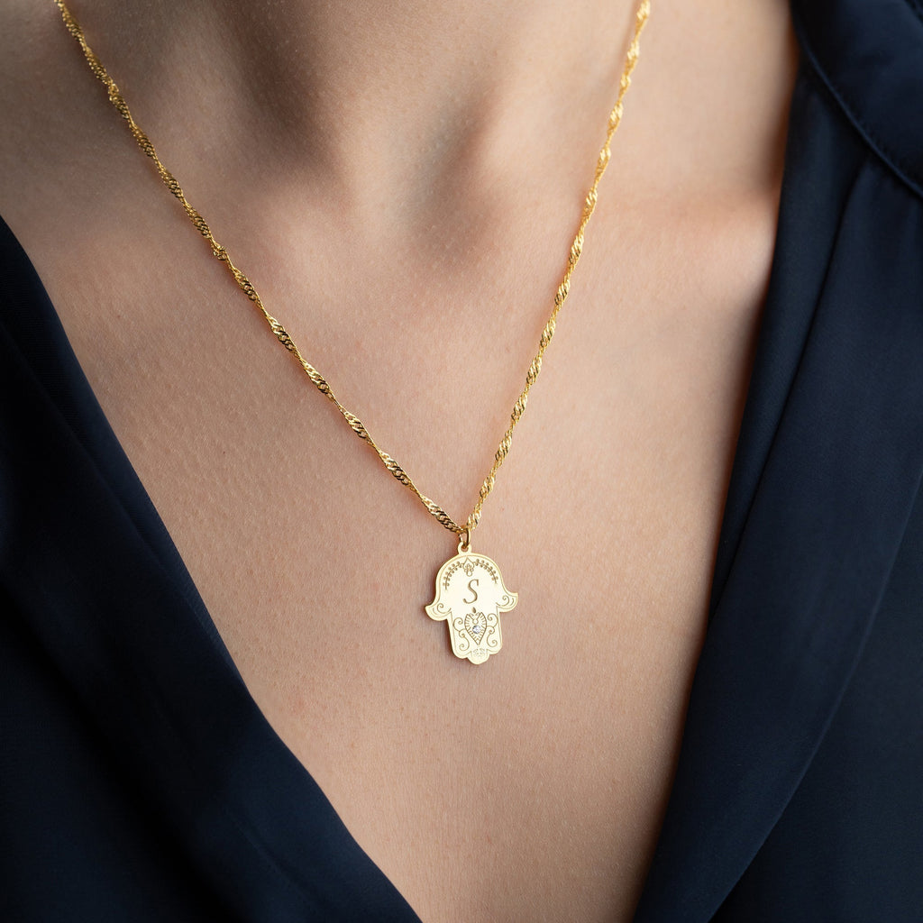 FATIMAS HAND MIT WUNSCHBUCHSTABE aus 925 Silber - Hochwertiger Schmuck - AURIME