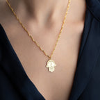FATIMAS HAND MIT WUNSCHBUCHSTABE aus 925 Silber - Hochwertiger Schmuck - AURIME