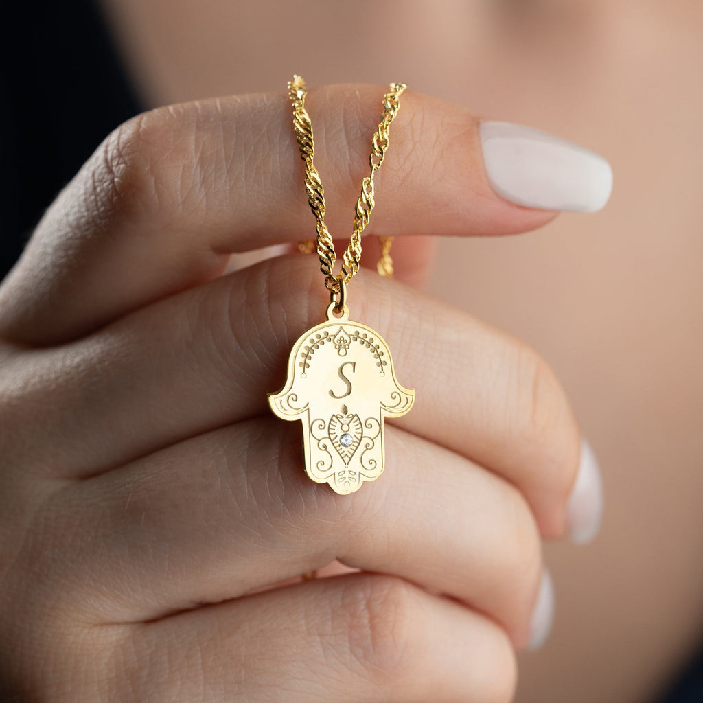 FATIMAS HAND MIT WUNSCHBUCHSTABE aus 925 Silber - Hochwertiger Schmuck - AURIME