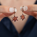 Rote Lotus Ohrringe aus 925 Silber von Aurime, detailreiche silberne Ohrschmuck mit rotem Lotus-Design.
