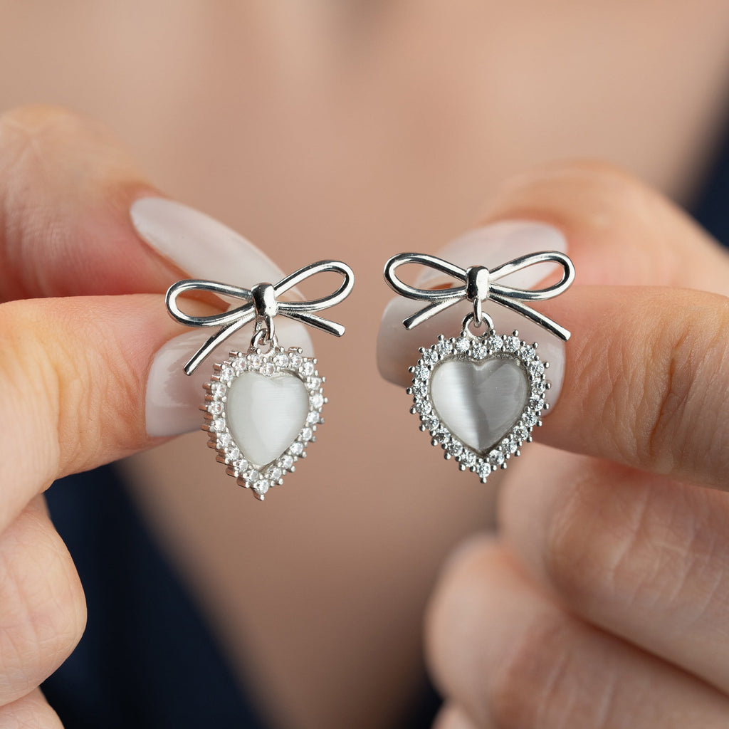 SCHLEIFE WEISSE HERZ OHRRINGE aus 925 Silber - Eleganter Ohrringe - AURIME