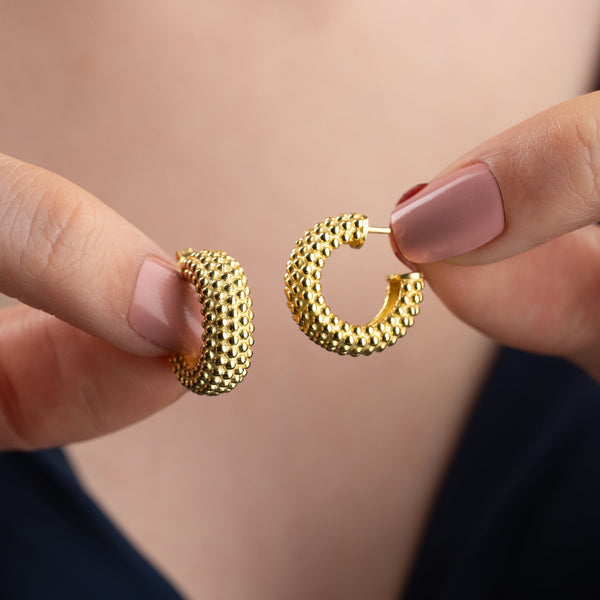 Elegante MAIA Ohrringe aus 925 Silber von AURIME, detailreiche silberne Ohrschmuck mit filigranen Mustern.