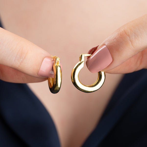 Silberne COSMA Ohrringe aus 925er Silber von AURIME, detailreiche Ohrschmuck mit eleganten Design.