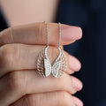 ENGELSFLÜGEL Halskette aus 925 Silber von Aurime, filigranes Schmuckstück mit Engelsflügel-Design, detailreiche Oberfläche