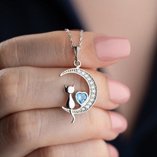 Silberne Cat Moon Halskette von AURIME aus 925 Silber, detailreiche Mond- und Katzendesign, elegante Schmuckkreation