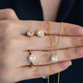 Sterines ONE STONE SET aus 925 Silber von AURIME, mit funkelndem Edelstein und eleganter Schmuckgestaltung.
