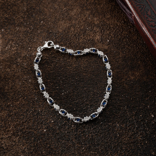 Anker Blue Diamond Armband aus 925er Silber, 5 mm breit, mit blauen Diamant-Design, von Aurime, auf einem weißen Hintergrund.