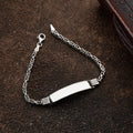 Königsarmband mit Gravur aus 925 Silber, AURIME, detailreiche goldene Gravur auf silbernem Armband sichtbar
