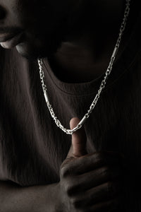 MONTECARLO Kette aus 925 Silber von AURIME, detailreiche silberne Halskette mit eleganten Knotenmustern, Nahaufnahme
