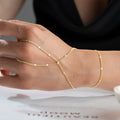 Feine Slim Gourmet Handkette aus 925 Silber von AURIME, detailreiche Kette mit eleganten Gliedern auf hellem Hintergrund