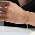 Silberne Handkette aus 925er Silber von AURIME, kunstvoll gestaltet, auf weißem Hintergrund.