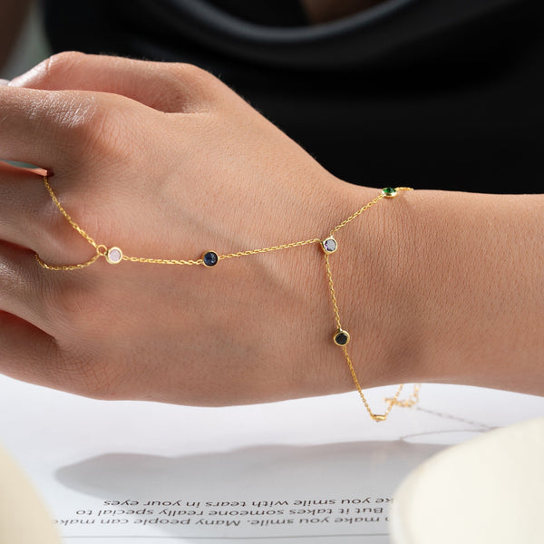 Silberne Handkette aus 925er Silber von AURIME, handgefertigt mit eleganten Details, auf einem weißen Hintergrund fotografiert.