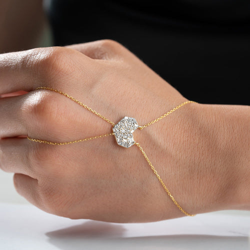 Große Herz-Handkette aus 925 Silber von AURIME, elegante Kette mit Herzanhänger auf weißem Hintergrund