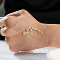 Silberne VIEA Handkette aus 925er Silber von AURIME, detailreiche Kette mit feinem Glanz, auf heller Oberfläche fotografiert