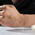 Handkette aus 925 Silber von AURIME, elegante Silberkette mit feinem Design, auf weißem Hintergrund fotografiert.