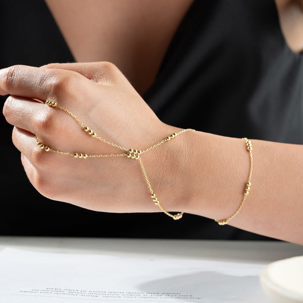 Silberne MINIO Handkette aus 925er Silber von AURIME, elegante Schmuckkette mit feinem Design, auf weißem Hintergrund.