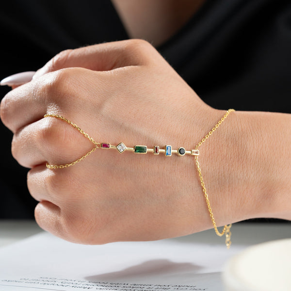 Handkette aus 925 Silber von AURIME, elegante Schmuckkette mit feinem Design, sichtbar auf dem Bild.