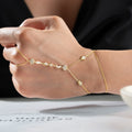 Filigrane KANIOS Handkette aus 925 Silber von AURIME, detailreiche Schmuckkette mit eleganten Elementen.
