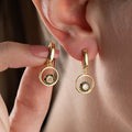 Sophie Ohrringe aus 925 Silber von Aurime, elegante Ohrschmuck mit silbernem Design, auf weißem Hintergrund fotografiert.