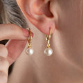 Silberne Perlohringe aus 925er Silber von Aurime, elegante Ohrschmuck mit Perlen und filigranem Design.