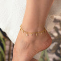 LENA FUSSKETTE aus 925 Silber von AURIME, detailreiche filigrane Fußkette mit eleganten Designs, auf weißem Hintergrund.
