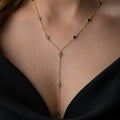 Silberne MIORA Y-Kette aus 925er Silber von AURIME, detailreiche Kette mit geschwungenem Design, auf weißem Hintergrund.