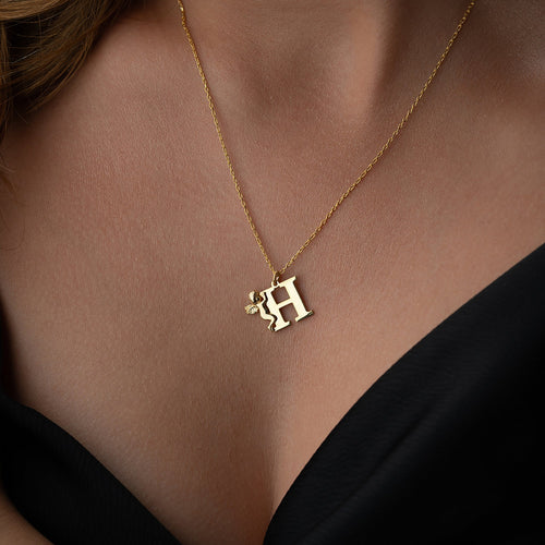 Silberne ANGELS Buchstaben-Kette aus 925 Silber von AURIME, detailreiche Anhänger mit Engelsmotiven, auf Kette aufgefädelt