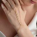Silberne Handkette aus 925er Silber von AURIME, fein gearbeitete Kette mit eleganten Gliedern, auf weißem Hintergrund.