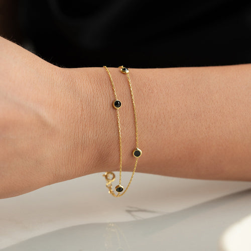 Schwarzes Tenu Armband aus 925 Silber von AURIME, detaillierte Textur und elegantes Design sichtbar auf dem Bild