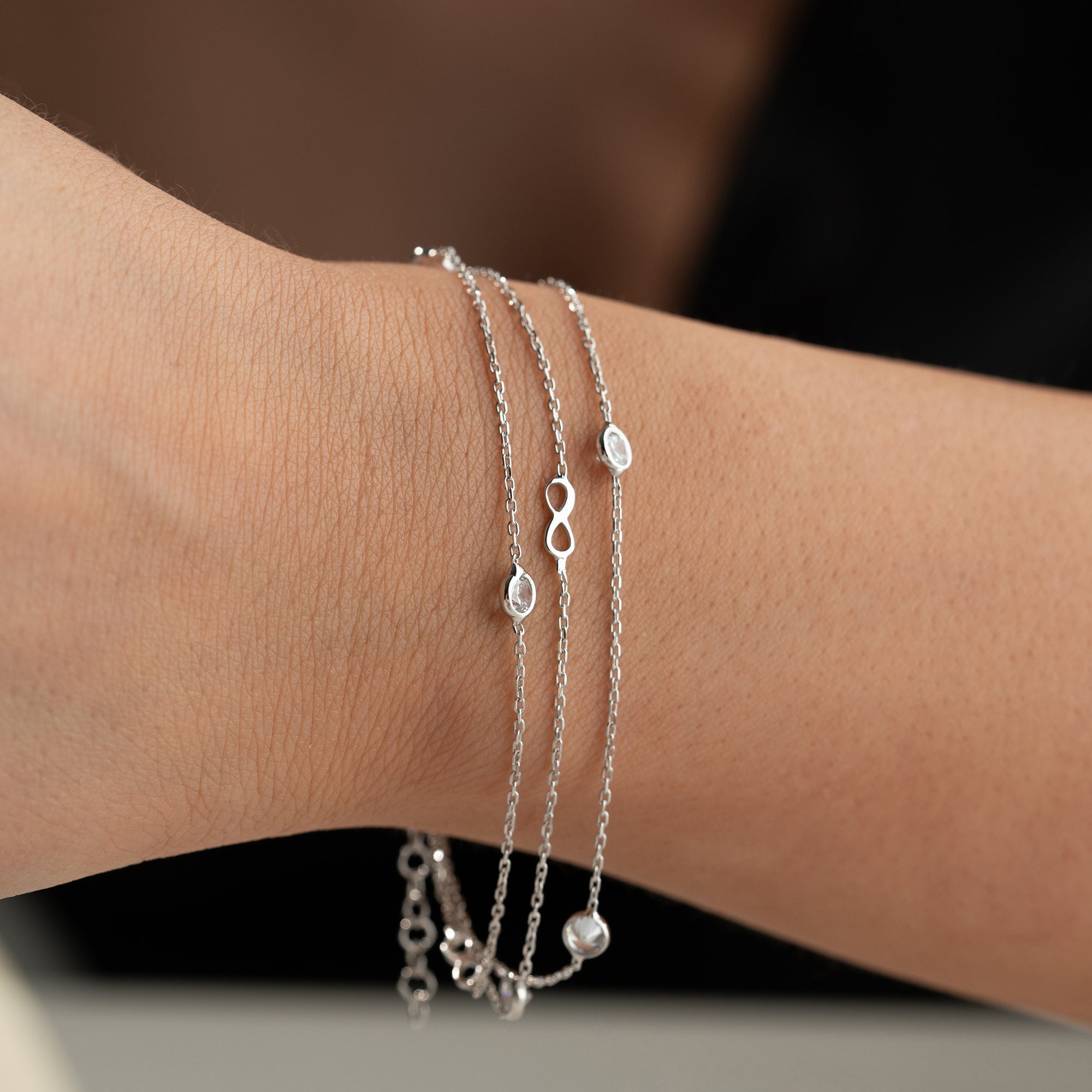 INFINITY STONE ARMBAND aus 925 Silber - Eleganter Armband - AURIME