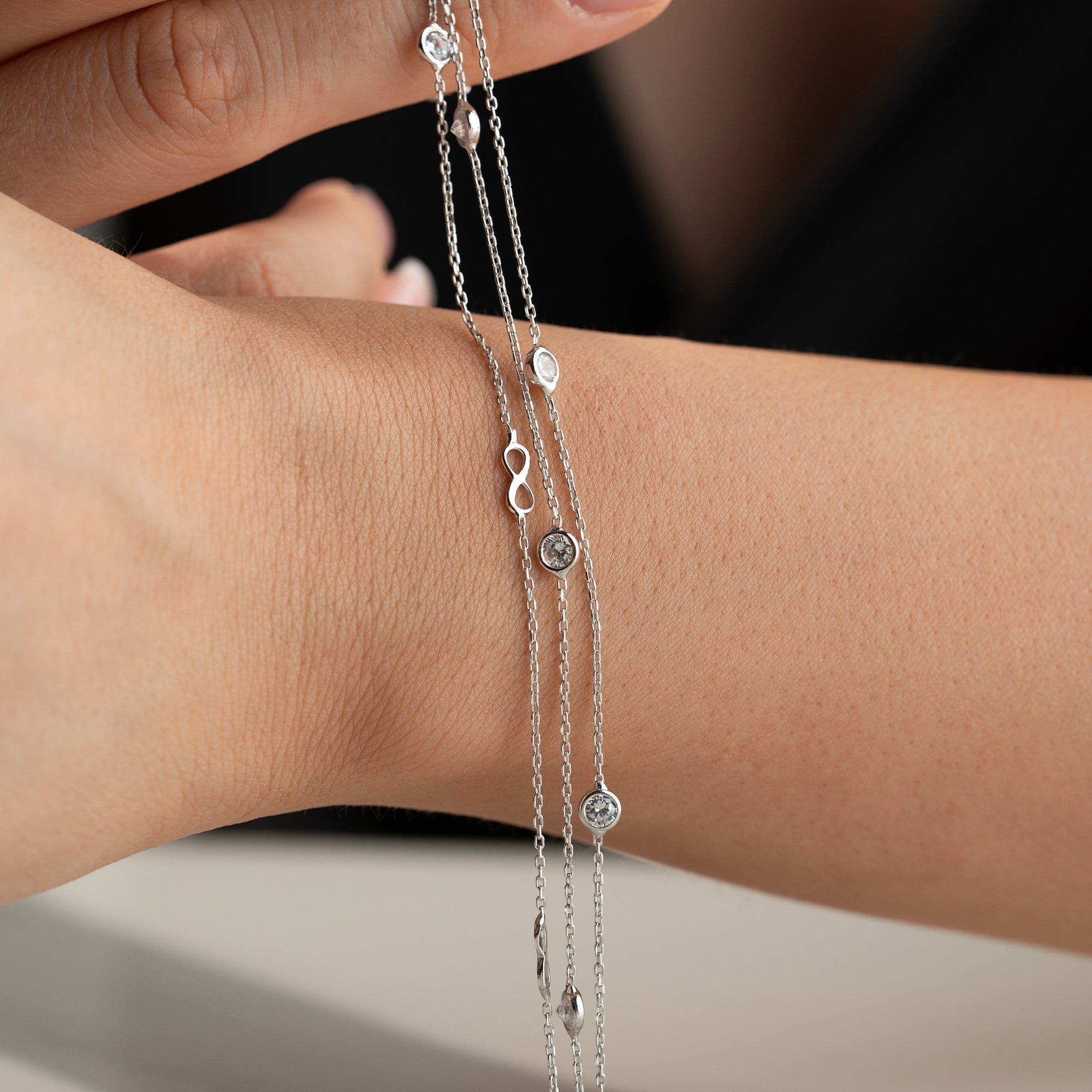 INFINITY STONE ARMBAND aus 925 Silber - Eleganter Armband - AURIME