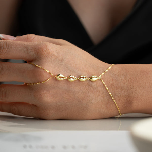 Peroz Handkette aus 925er Silber von Aurime, filigrane Kette mit zarten Gliedern, elegante Schmuckstück für Damen