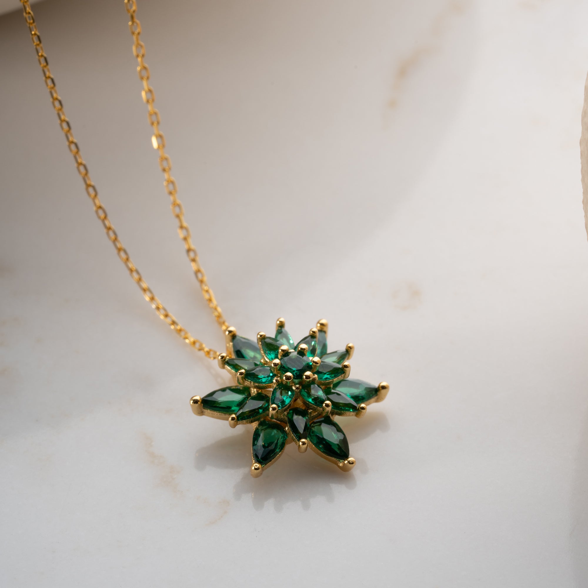 GRÜN LOTUS HALSKETTE aus 925 Silber - Eleganter Halskette - AURIME