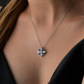Halskette aus 925er Silber von Aurime mit blauer Kugel als Anhänger, elegantes Schmuckstück im Bild.