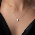 Mini Klee Kette aus 925 Silber von AURIME, feine Halskette mit Klee-Anhänger, elegantes Schmuckstück für Damen