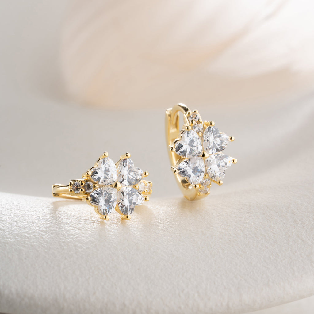 MINIMALISTISCHE BLUME MIT KRISTALLSTEIN OHRRINGE | 925 SILBER