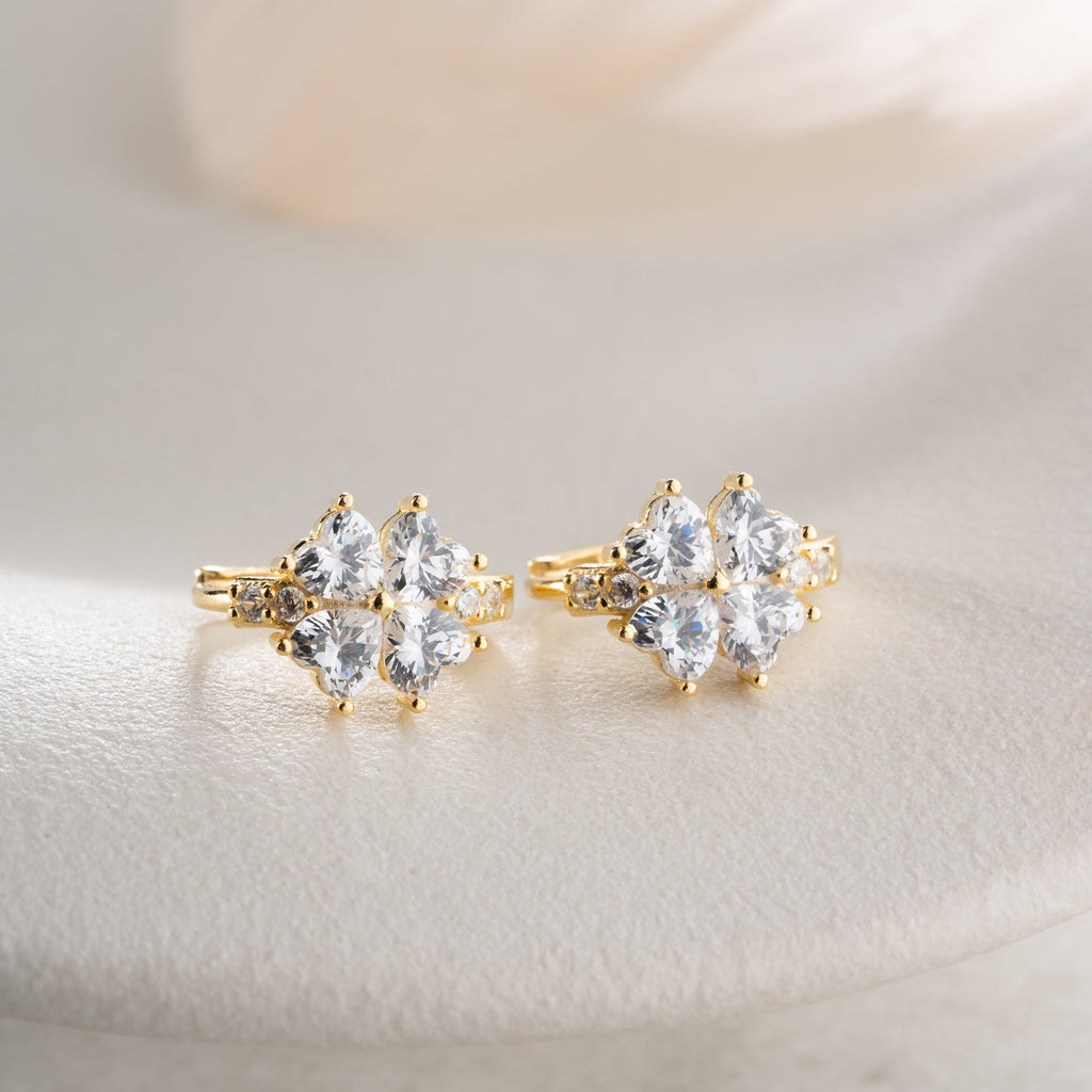 MINIMALISTISCHE BLUME MIT KRISTALLSTEIN OHRRINGE | 925 SILBER