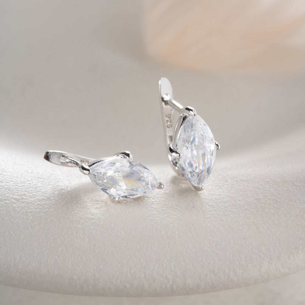 MINIMALISTISCH MIT MARQUISE-STEIN OHRRINGE | 925 SILBER