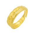 HOLLIS RING aus 925 Silber von AURIME, detailreiche Silberschmuckring mit elegantem Design, Nahaufnahme auf weißem Hintergrund