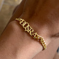 Silberne Namensarmkette Big aus 925 Silber von AURIME, zeigt eine personalisierte Namensgravur an einer eleganten Armbandkette.