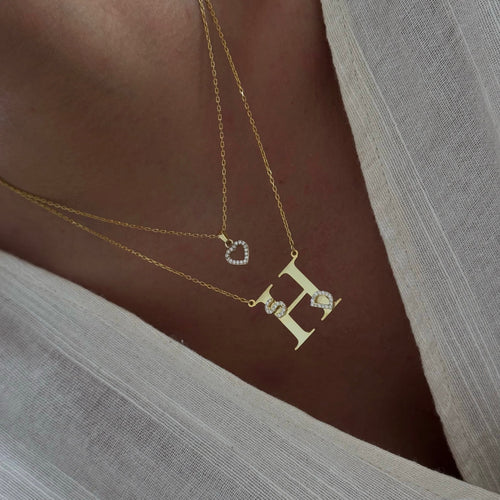Silberne Halskette mit großen Buchstaben und Initialen, AURIME Marken-Schmuck, 925er Silber, detailreiche Gestaltung