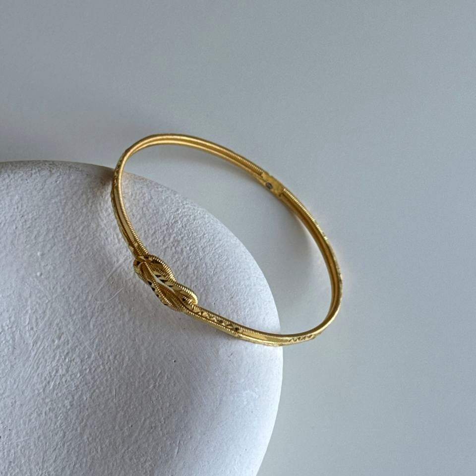 LIEBESKNOTEN AJDA ARMREIFEN aus 925 Silber - Hochwertiger Schmuck - AURIME